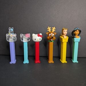 Hello Kitty and Friends Dispenser Set - Multicolor